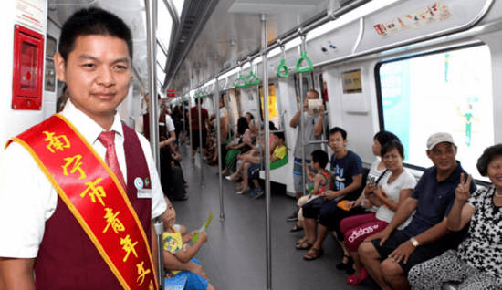 第一次体验南宁1号线地铁 速度很快座位太少 - 第2张 - 懿古今(www.yigujin.cn)